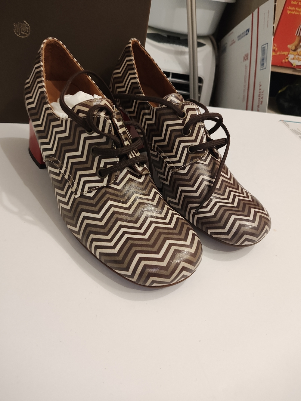 Chie Mihara Chevron Lace-Up Oxfords in Brown and Cream - Picture 13 of 16
